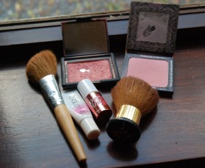 White tube = Smashbox 'O-Glow', Top left = Nars Orgasm (expensive but lasts a long time and this best selling shade suits most people), top right = The Balm blush 'Down Boy', Benefit Posietint